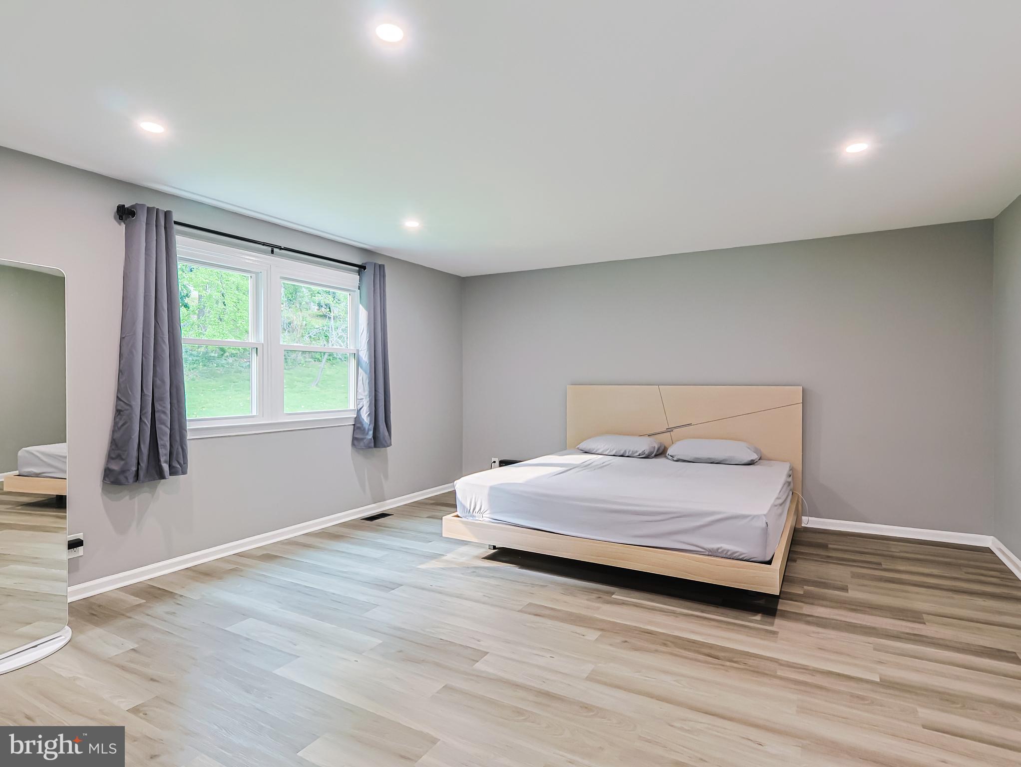 MEADOWBROOK - Residential