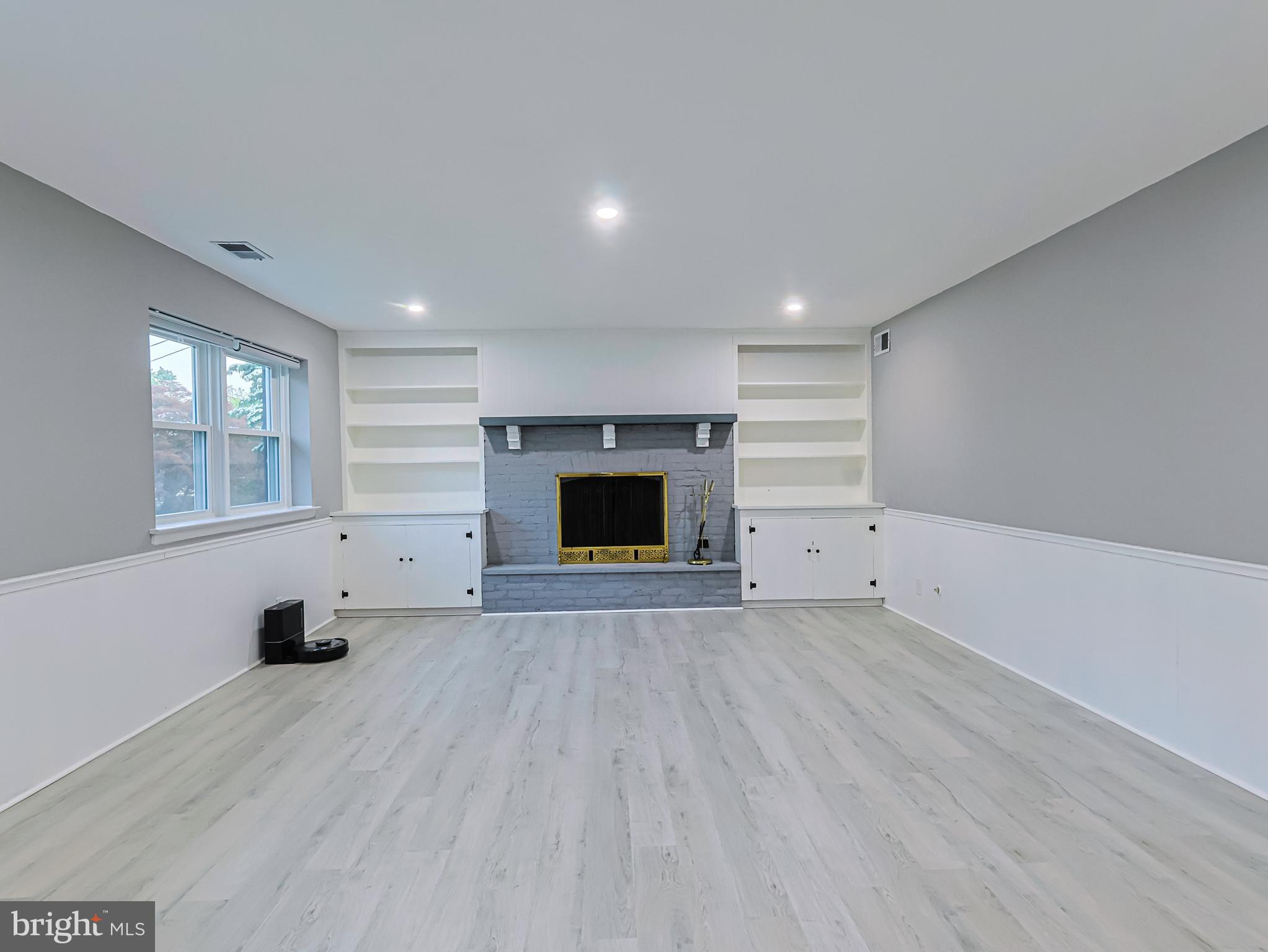 MEADOWBROOK - Residential