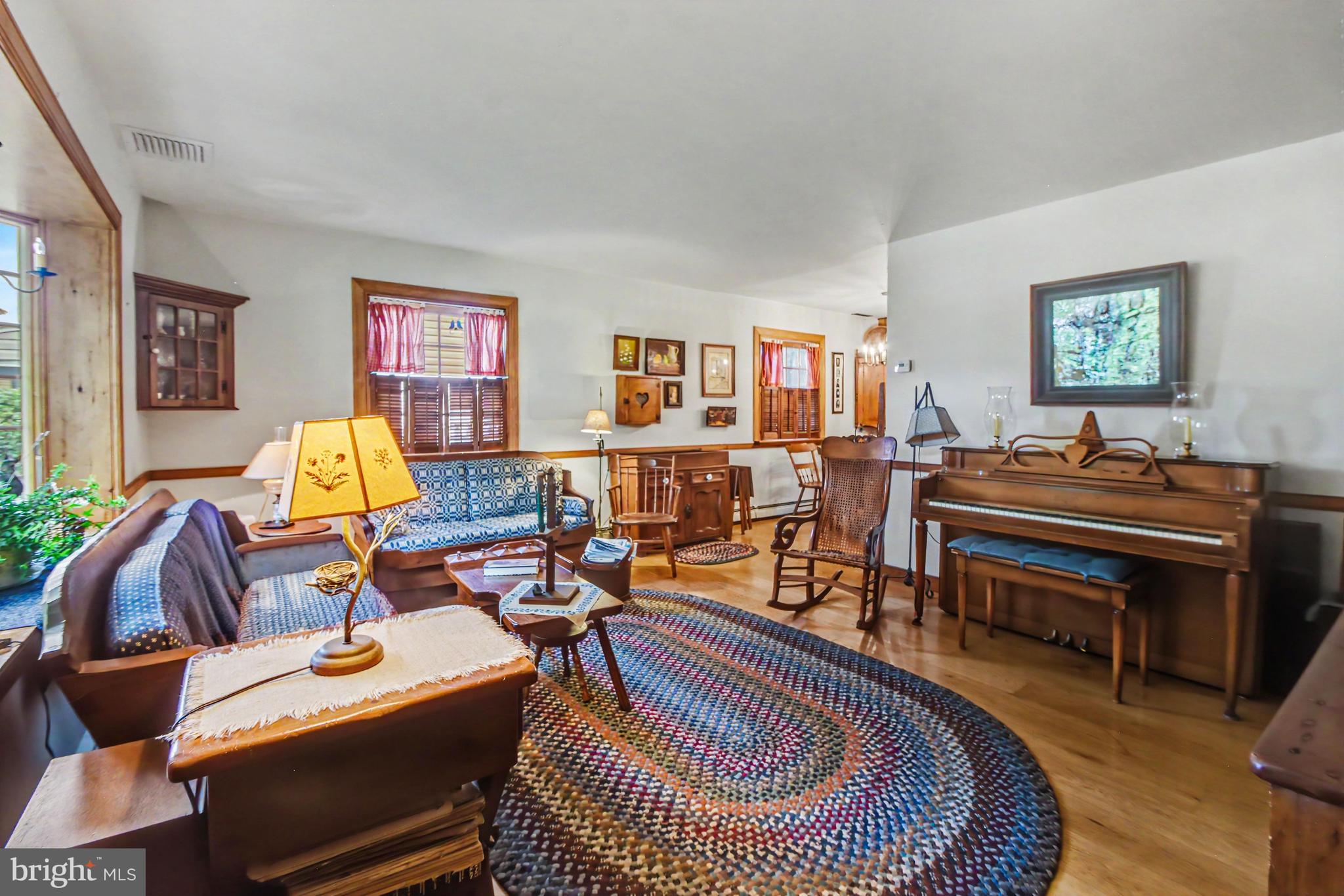 142 OXFORD CIRCLE