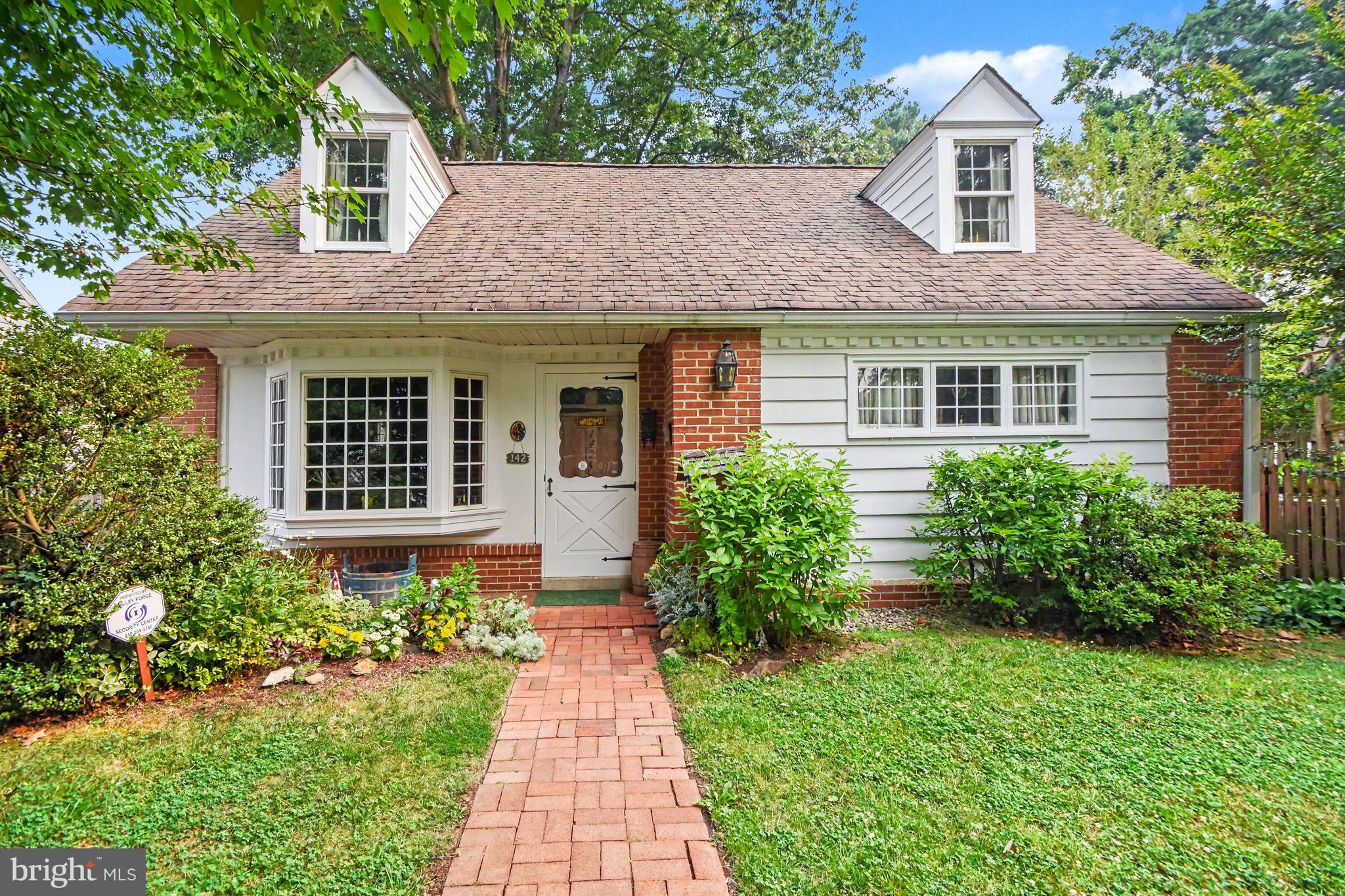 142 OXFORD CIRCLE