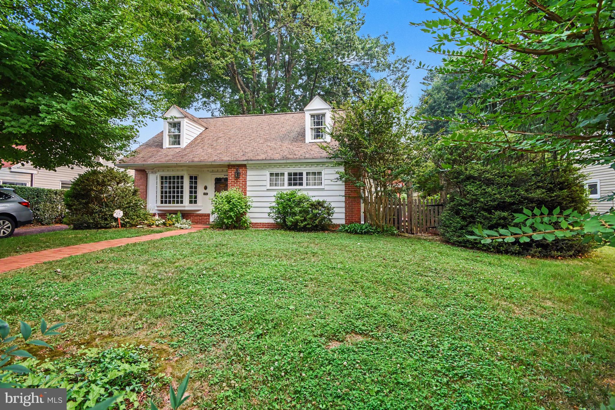 142 OXFORD CIRCLE