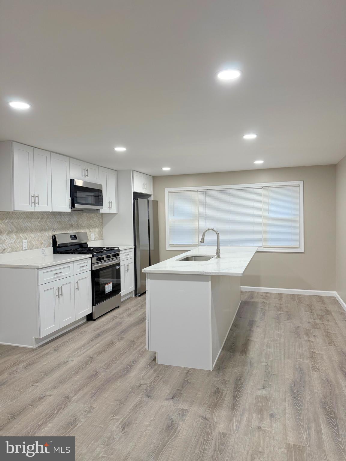 3487 DETROITER STREET