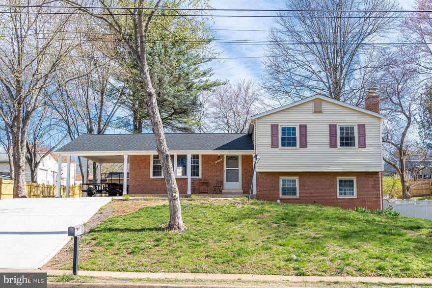 Spacious 3BR/2BA, 2-Level Home with In-Unit Laundry & No-Pet Policy! This incredible rental opportunity features a spacious, multi-level unit in a prime Manassas location. This bright and well-maintained home offers three bedrooms and two full bathrooms spread across the main and upper levels, ensuring ample space and privacy for all occupants. You'll enjoy the comfort of a full home environment. The unit features two full levels of living space and a traditional floor plan, including a bright kitchen with ample cabinet space that opens to a comfortable living area. For ultimate convenience, a dedicated washer and dryer are included within the unit. The location is highly commuter-friendly, offering easy access to major routes including Route 28 and Liberia Avenue. Plus, you are minutes away from Old Town Manassas for dining, shopping, community events, and the VRE station. Maintains a strict No-Pet and No-Smoking/No-Vaping policy. Please note that the Tenant is responsible for utilities, which are subject to a monthly limit.

This lease covers only the Main and Upper Levels (3BR/2BA). The lower level/basement is a separate, rented unit with its own private entrance. Applicants must agree to noise covenants for shared living arrangements.