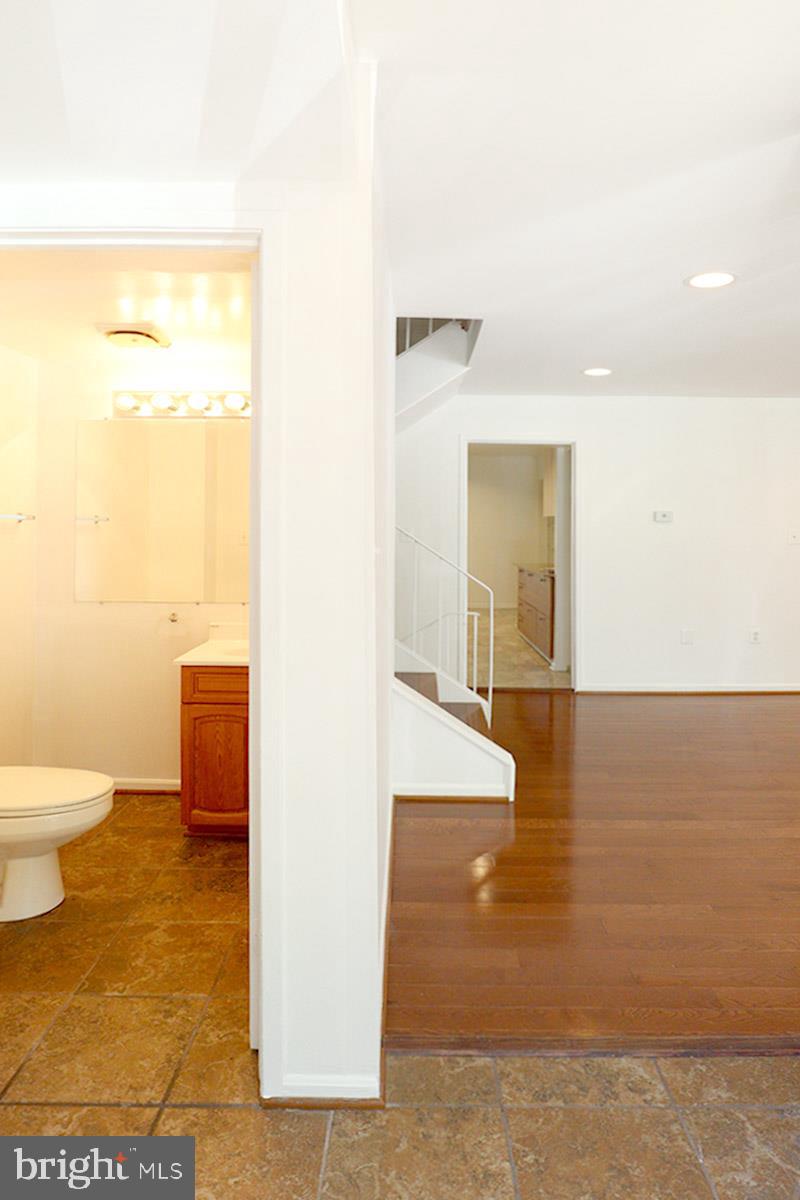 AMERICANA FAIRFAX - Residential