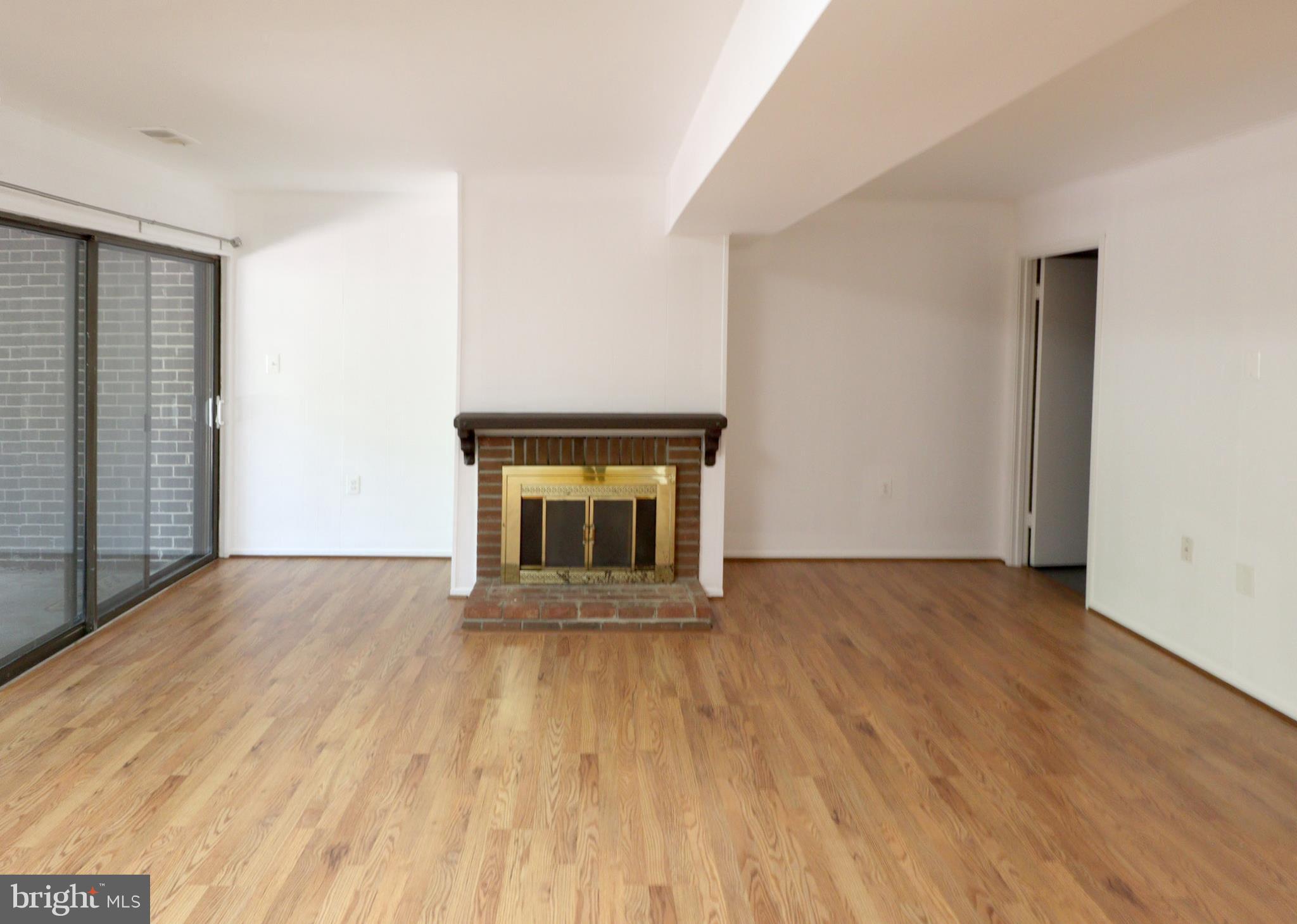 AMERICANA FAIRFAX - Residential