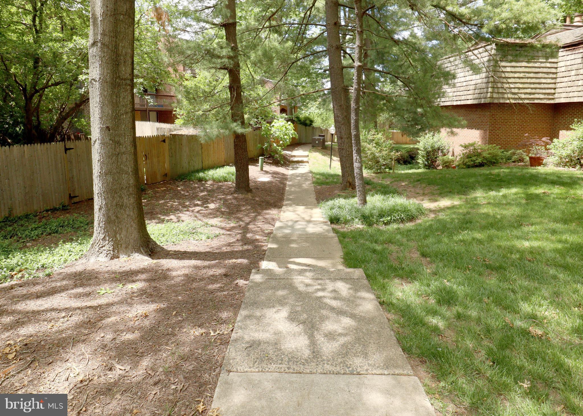 AMERICANA FAIRFAX - Residential