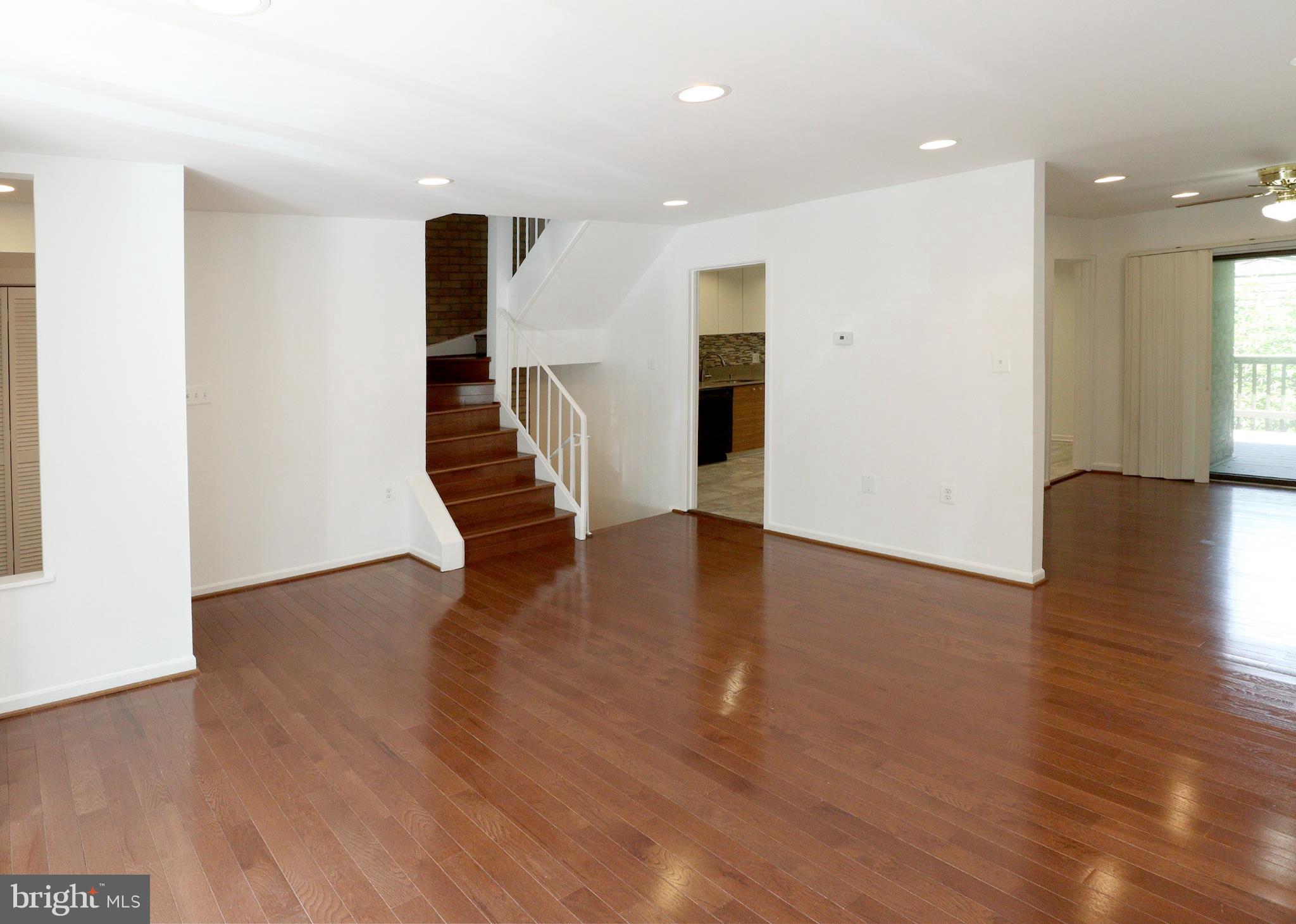 AMERICANA FAIRFAX - Residential