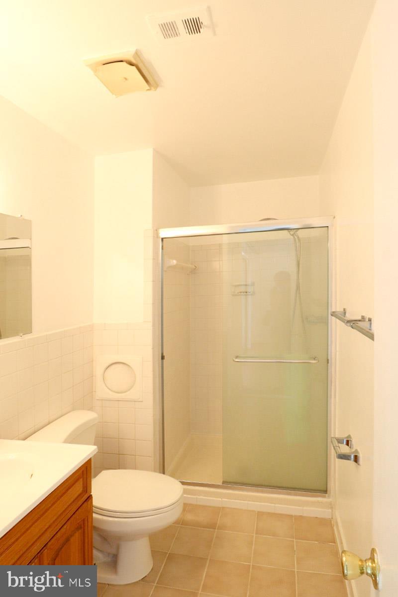 AMERICANA FAIRFAX - Residential