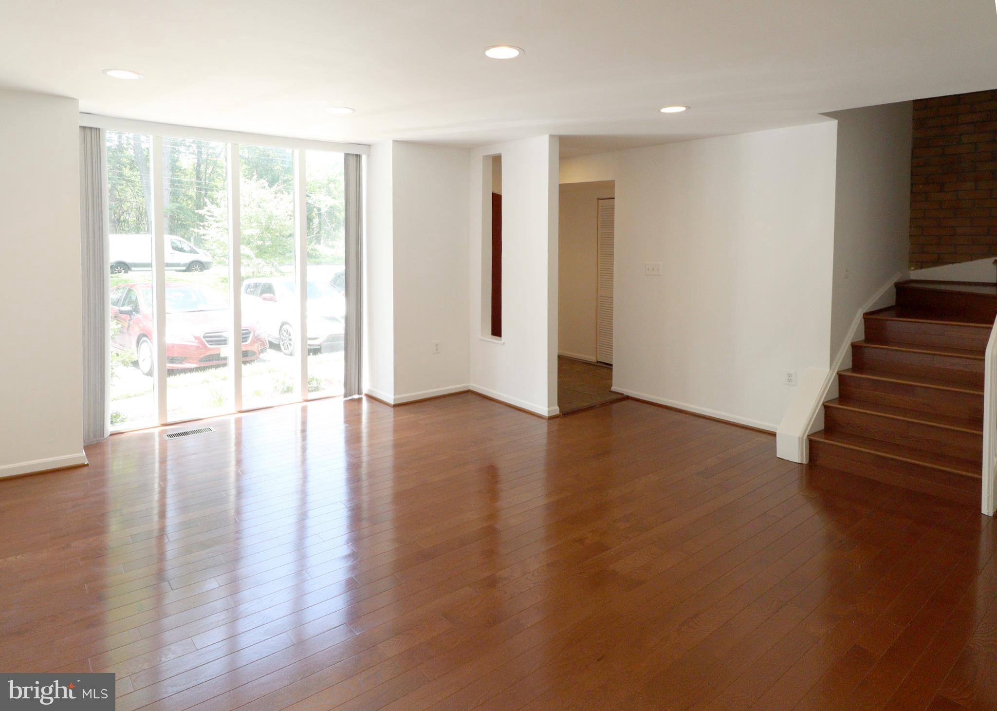 AMERICANA FAIRFAX - Residential