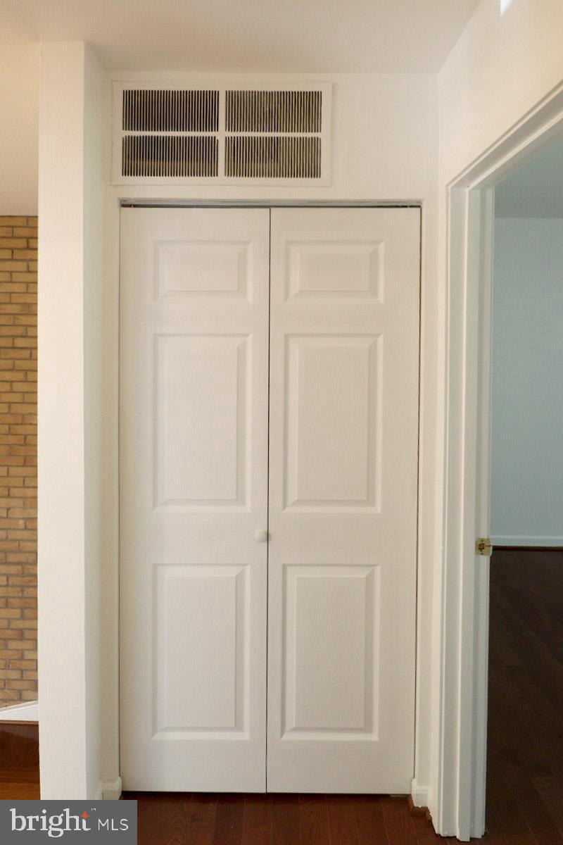 AMERICANA FAIRFAX - Residential