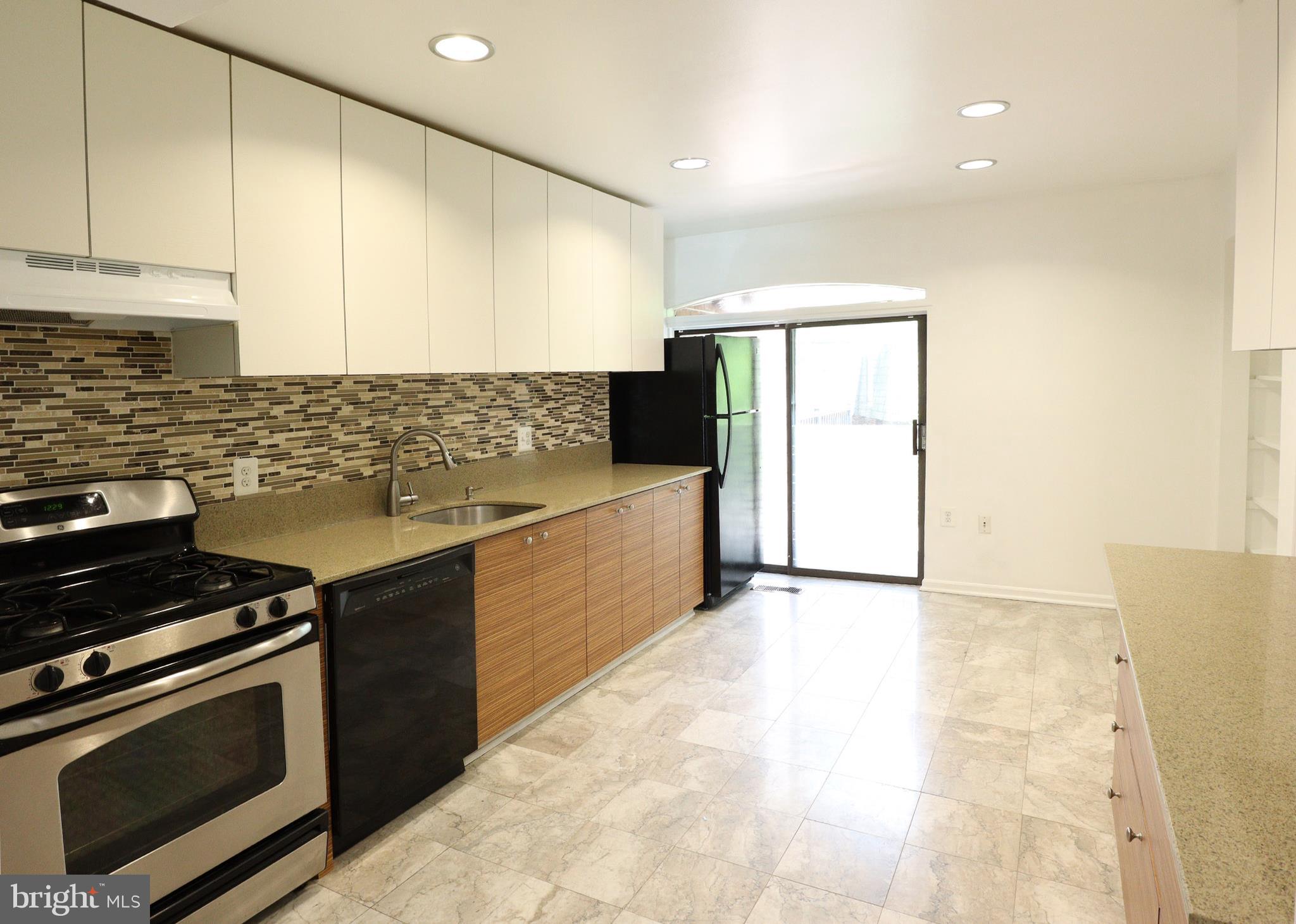 AMERICANA FAIRFAX - Residential