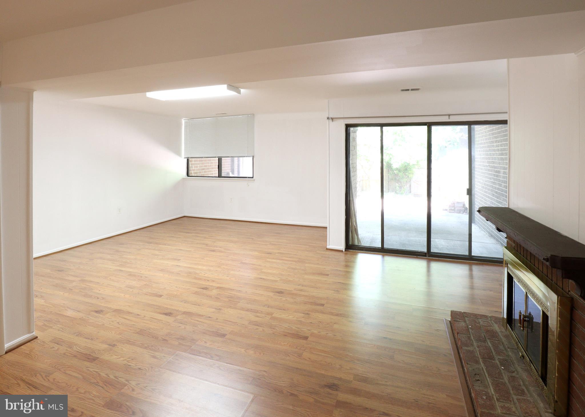 AMERICANA FAIRFAX - Residential