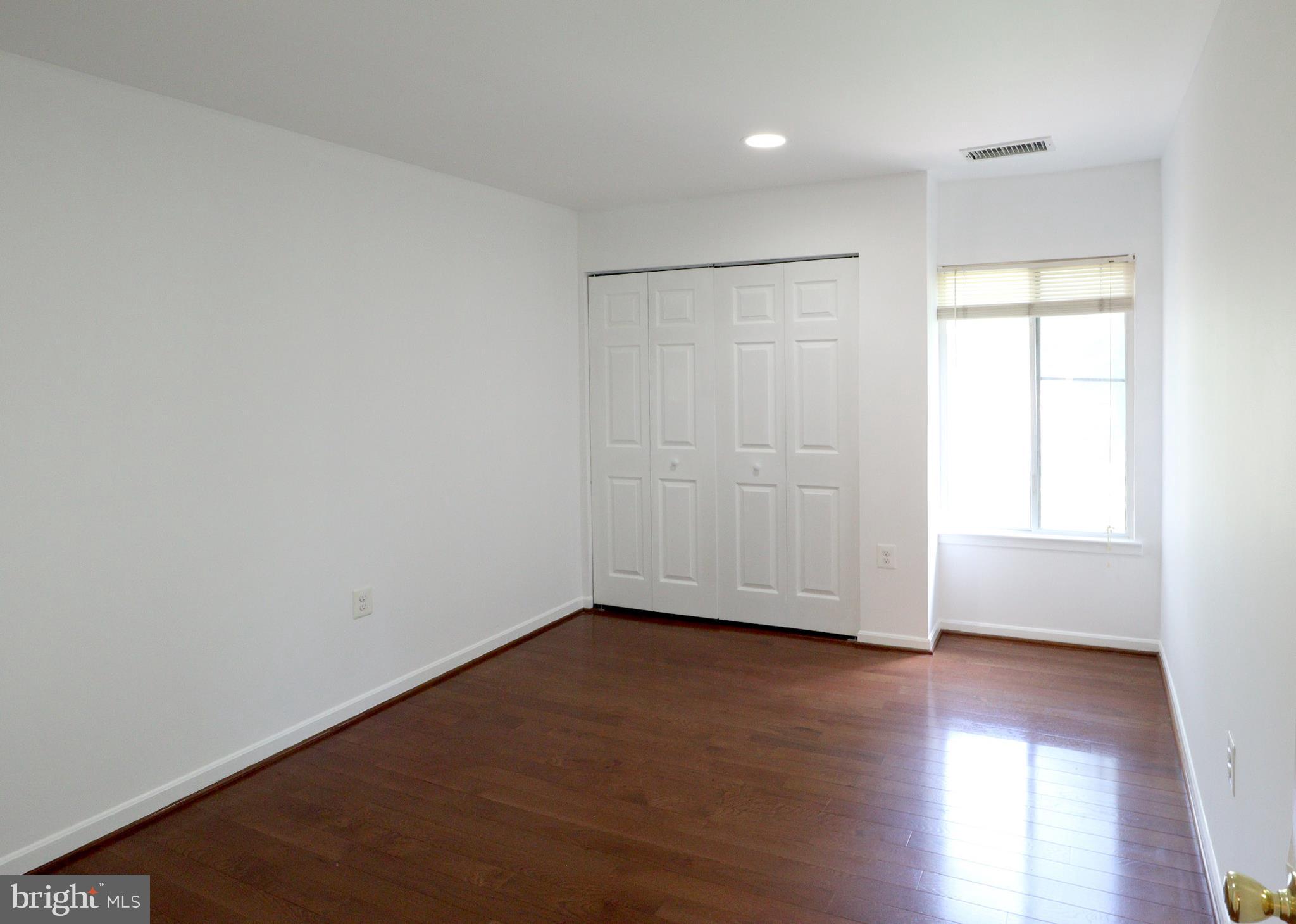 AMERICANA FAIRFAX - Residential