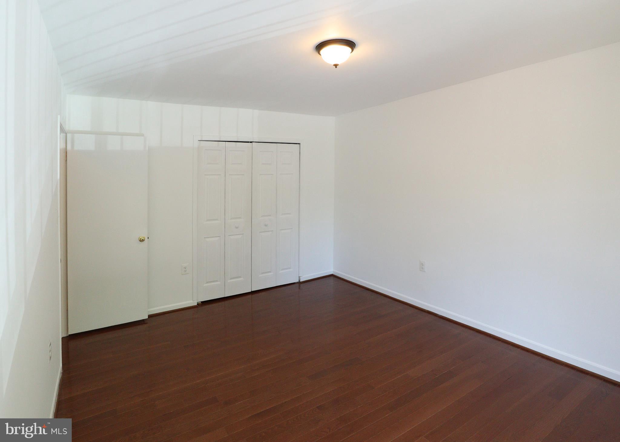 AMERICANA FAIRFAX - Residential