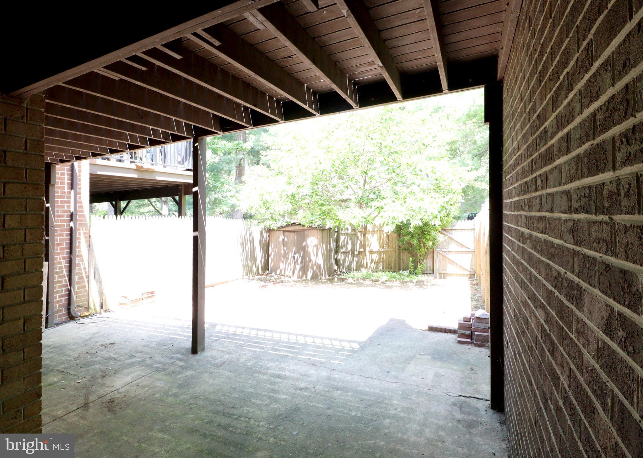 AMERICANA FAIRFAX - Residential