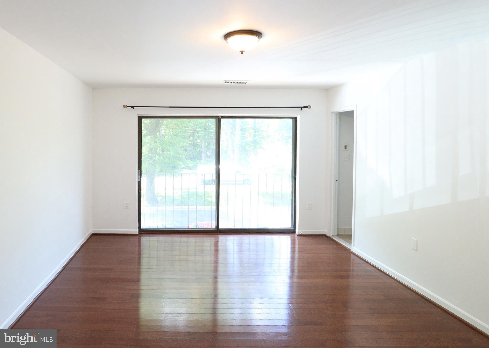 AMERICANA FAIRFAX - Residential