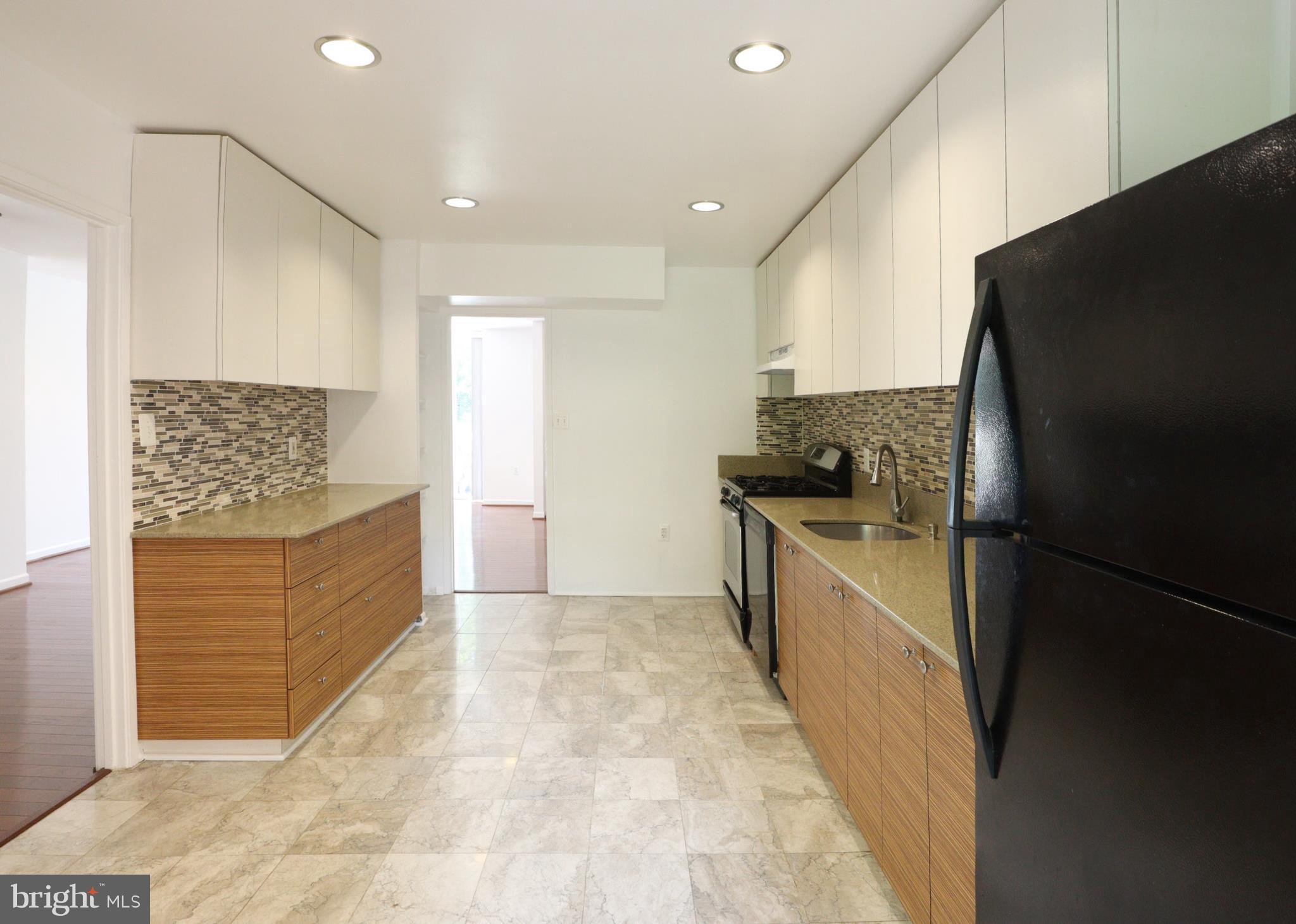 AMERICANA FAIRFAX - Residential