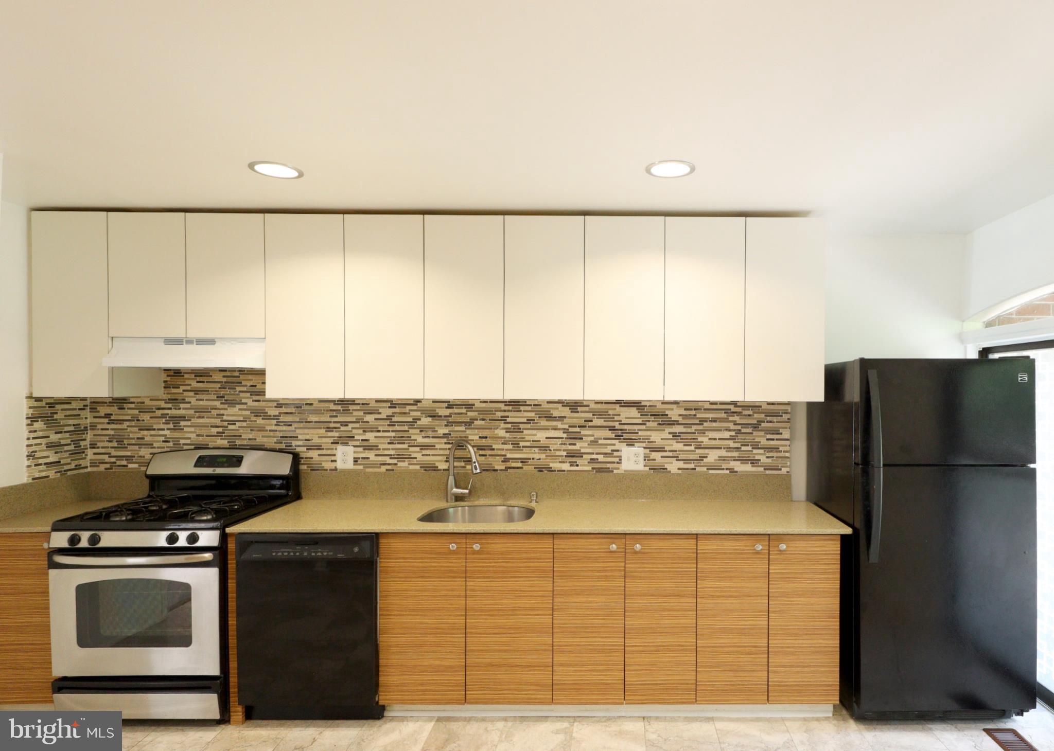 AMERICANA FAIRFAX - Residential