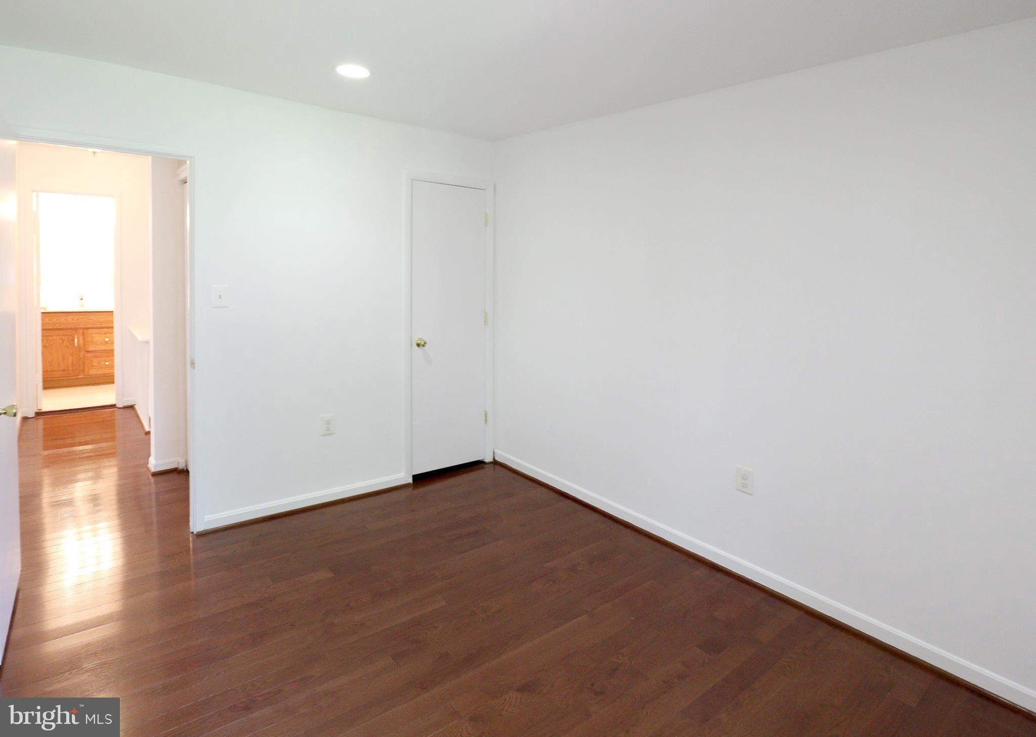 AMERICANA FAIRFAX - Residential