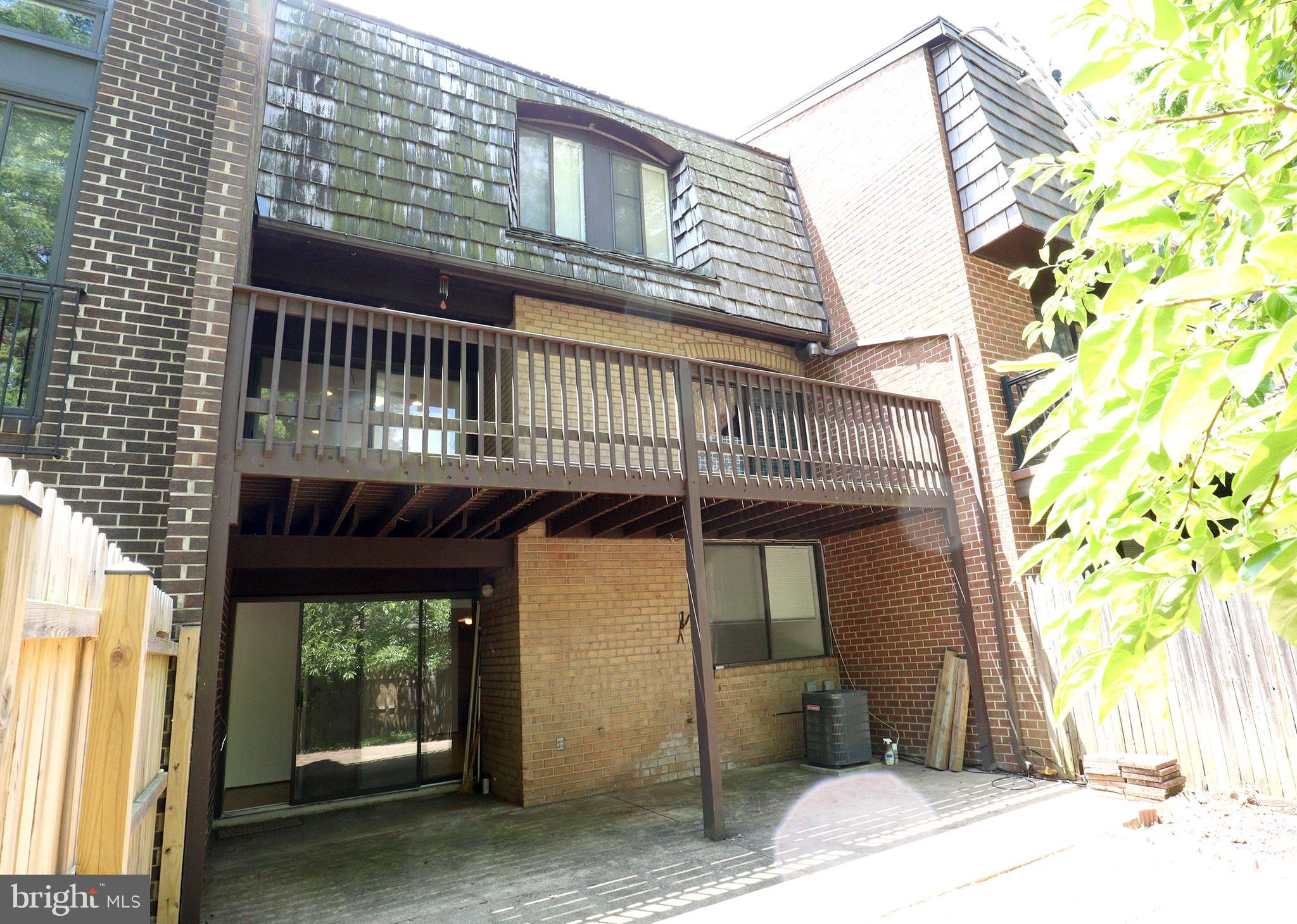 AMERICANA FAIRFAX - Residential