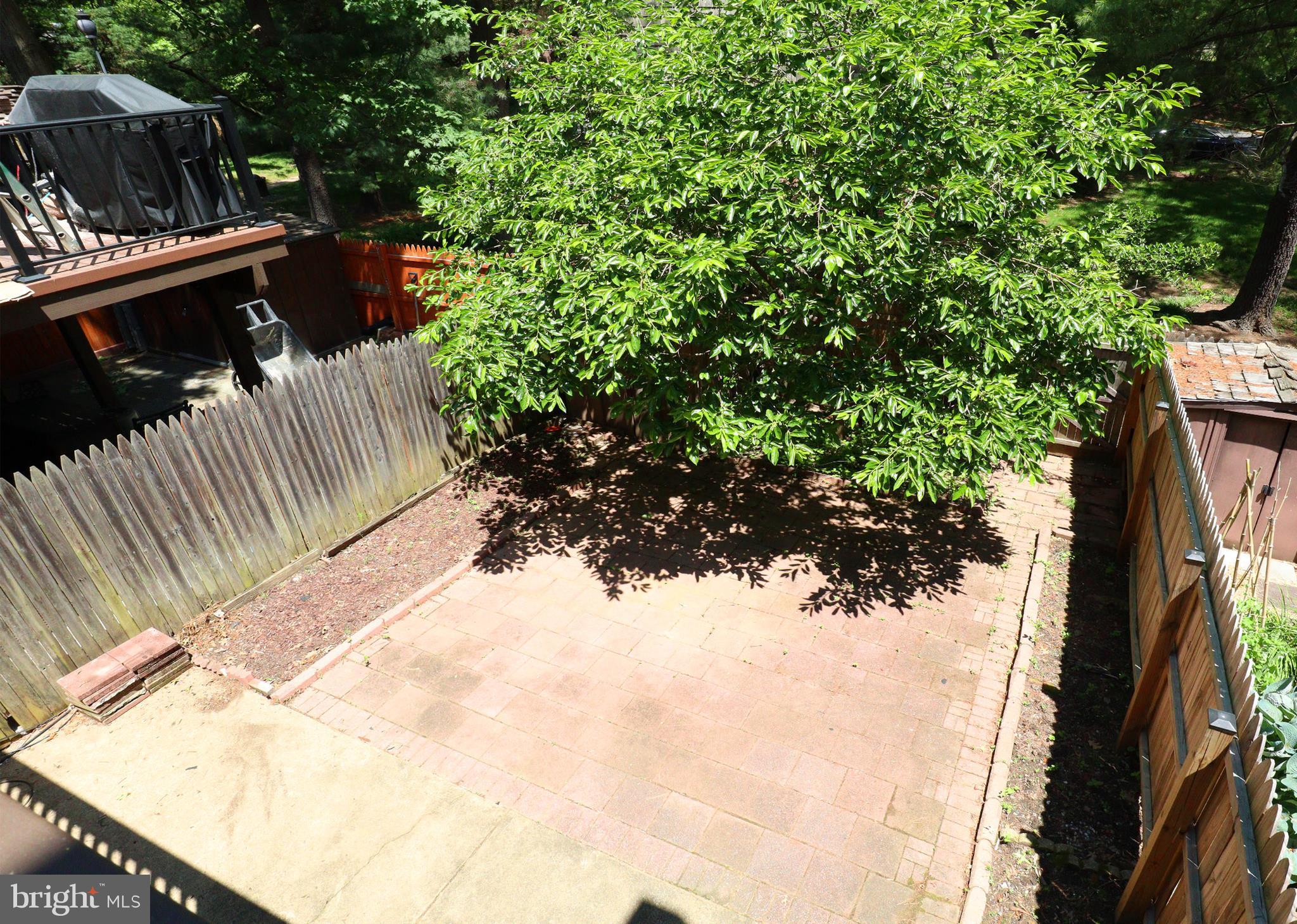 AMERICANA FAIRFAX - Residential