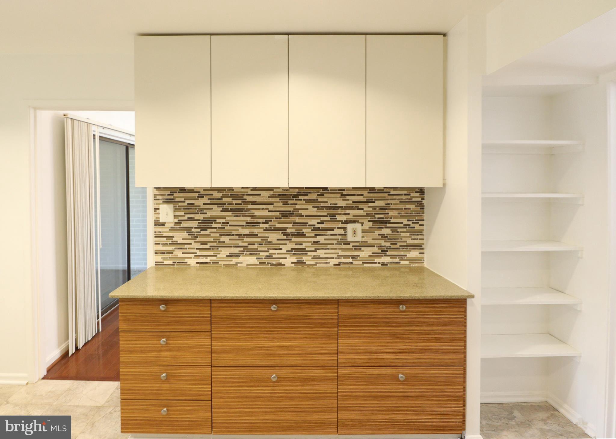 AMERICANA FAIRFAX - Residential