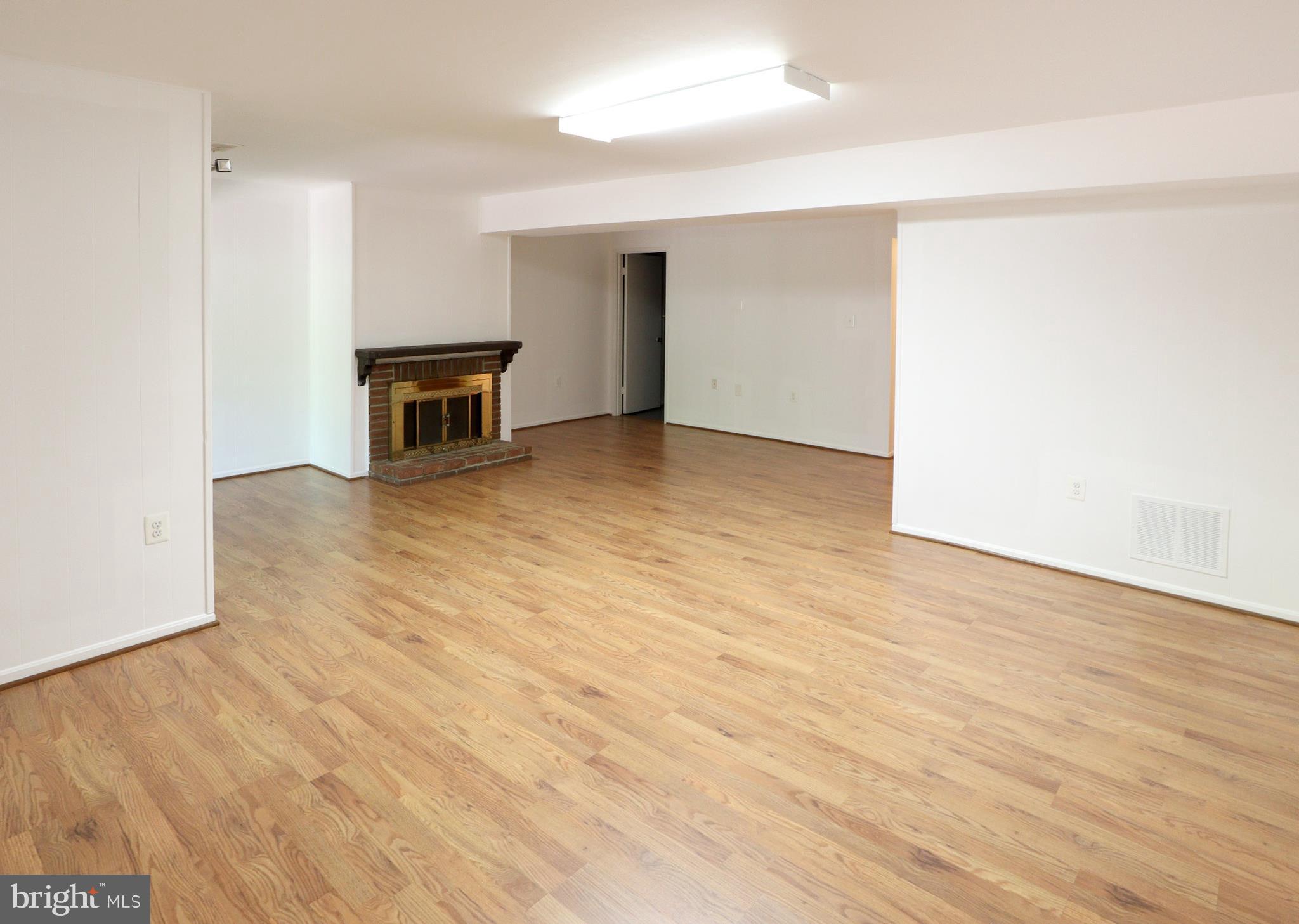 AMERICANA FAIRFAX - Residential