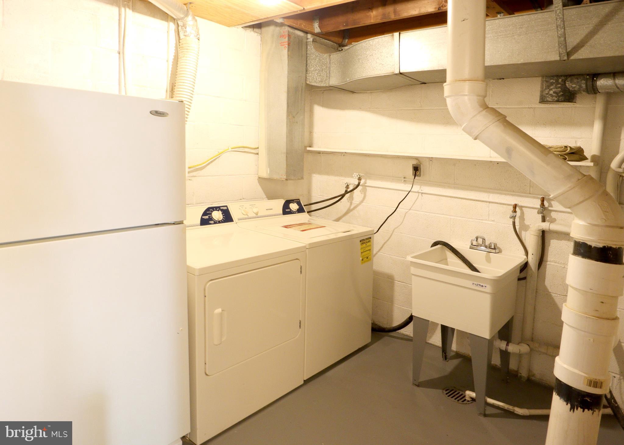 AMERICANA FAIRFAX - Residential