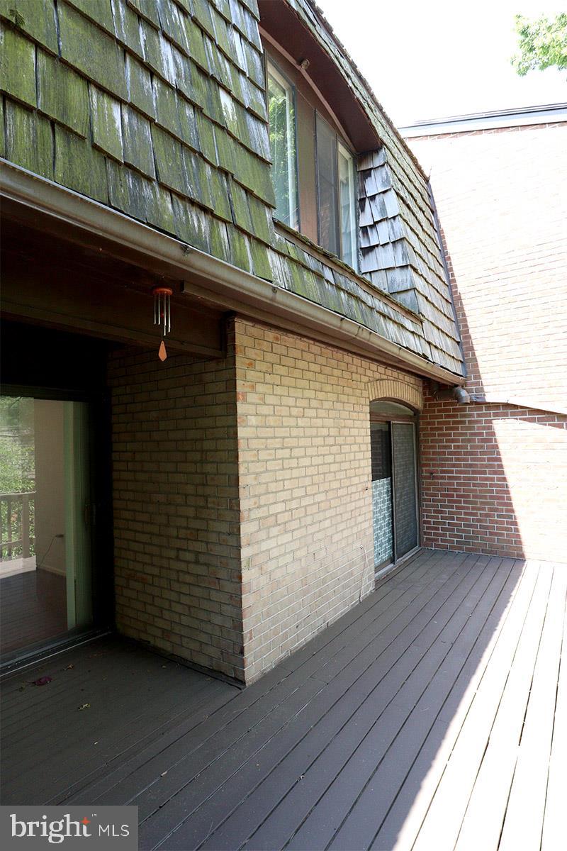 AMERICANA FAIRFAX - Residential