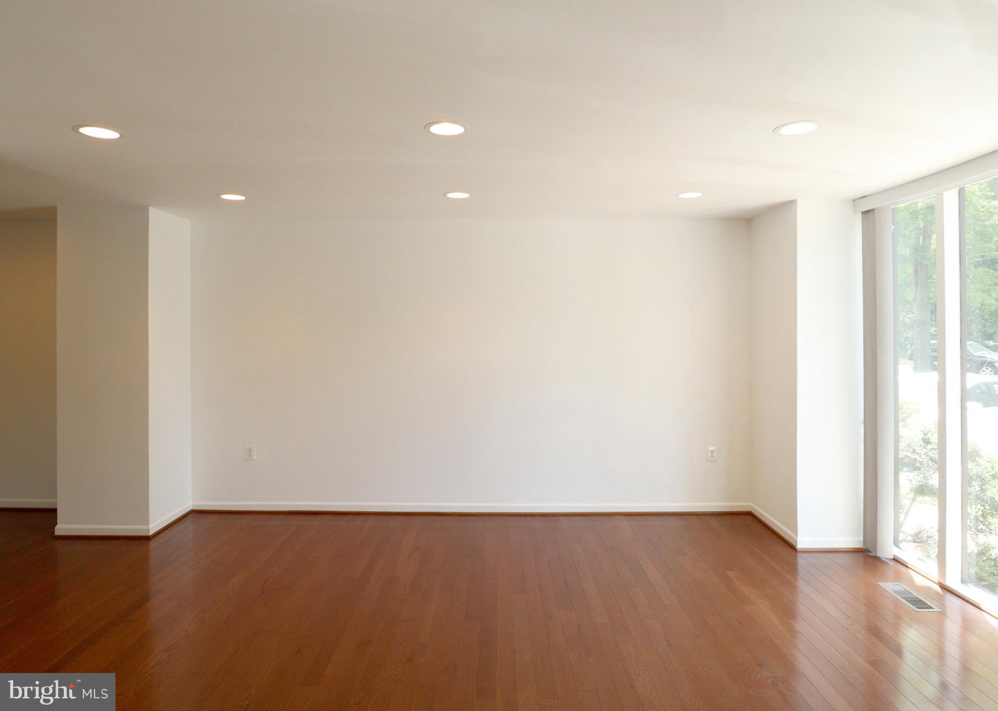 AMERICANA FAIRFAX - Residential