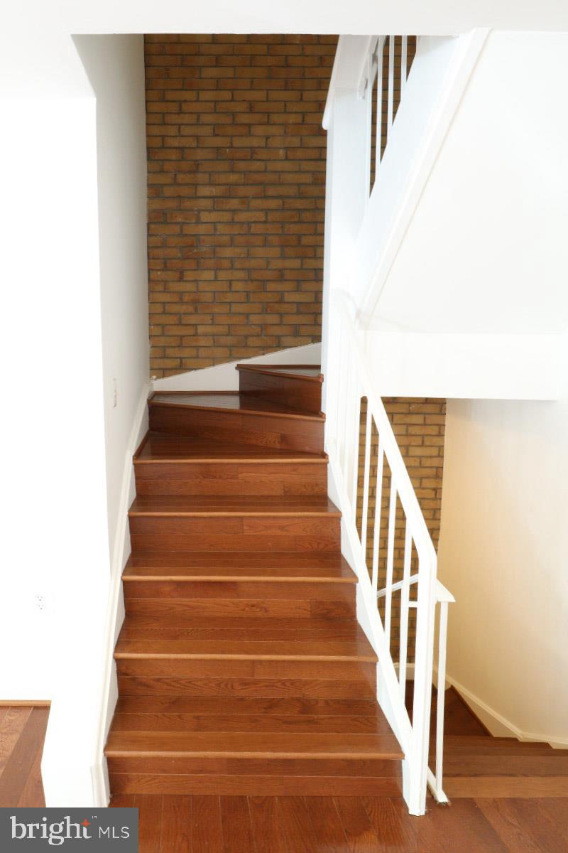 AMERICANA FAIRFAX - Residential