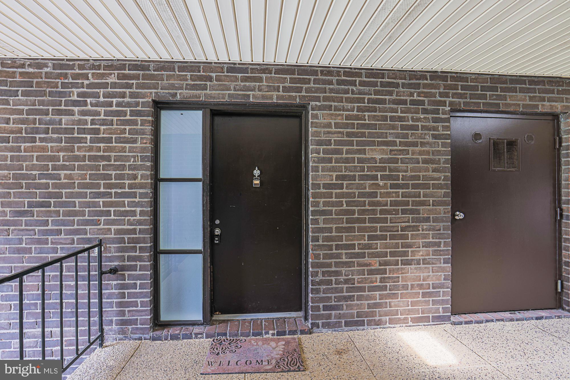 2 STONEHENGE CIRCLE 9