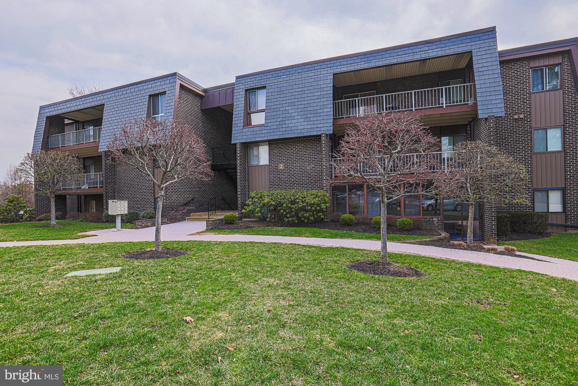 2 STONEHENGE CIRCLE 9