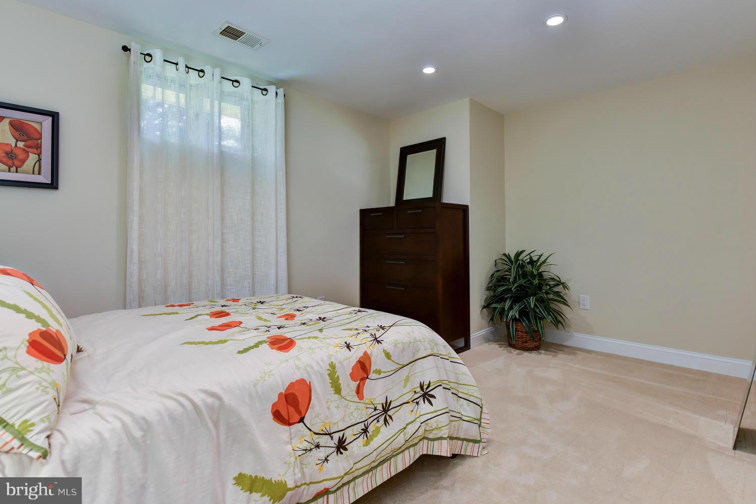 LAMBIANCE OF MCLEAN - Residential