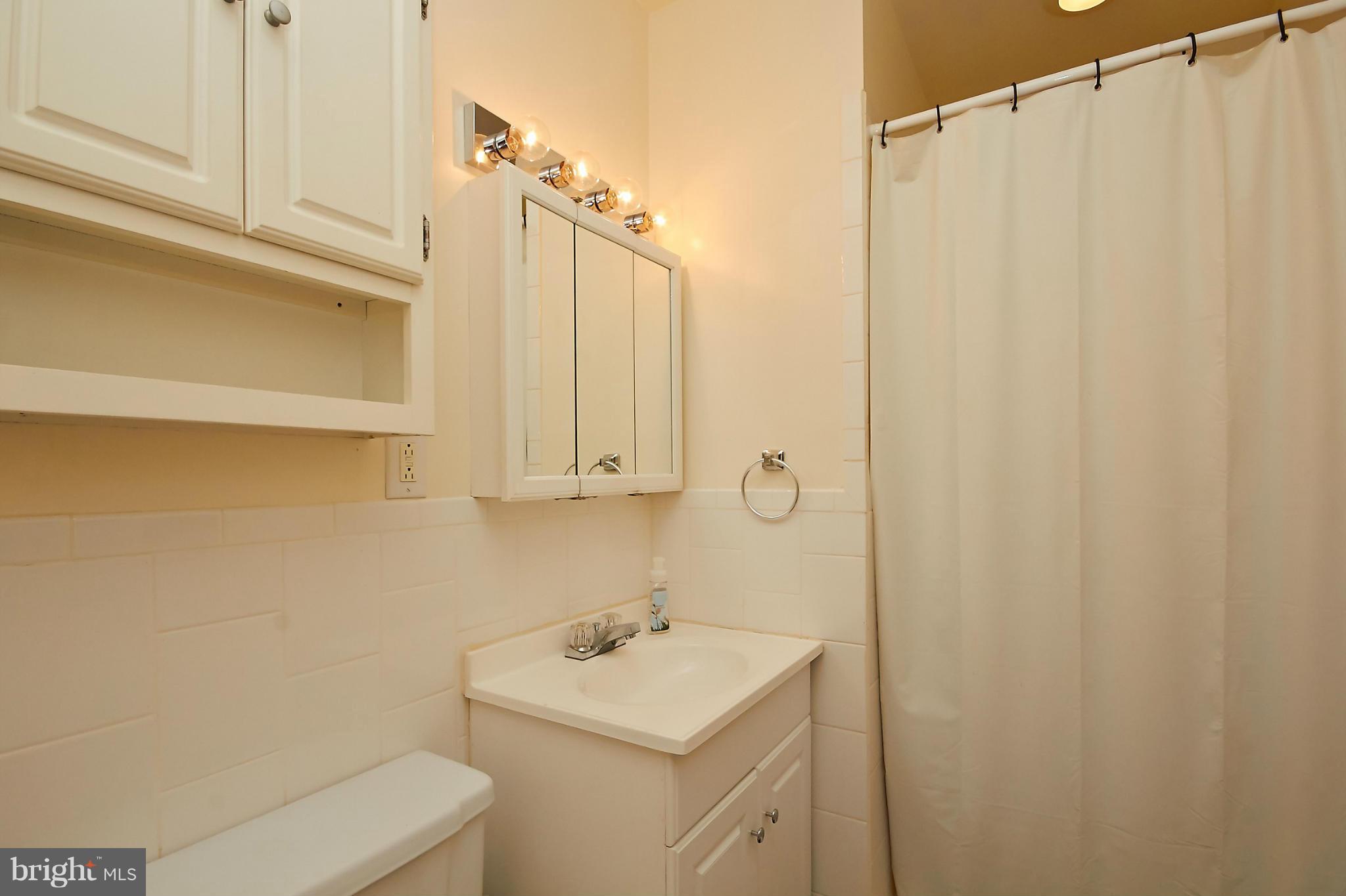 GREENWICH HILL - Residential