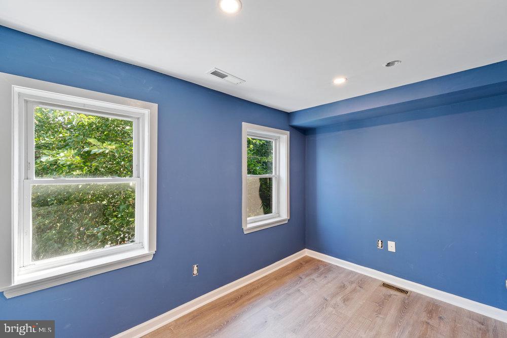 FISHTOWN - Commercial Sale