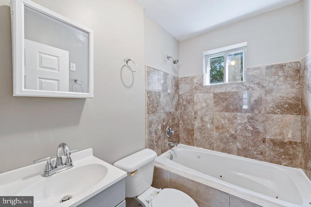 FISHTOWN - Commercial Sale