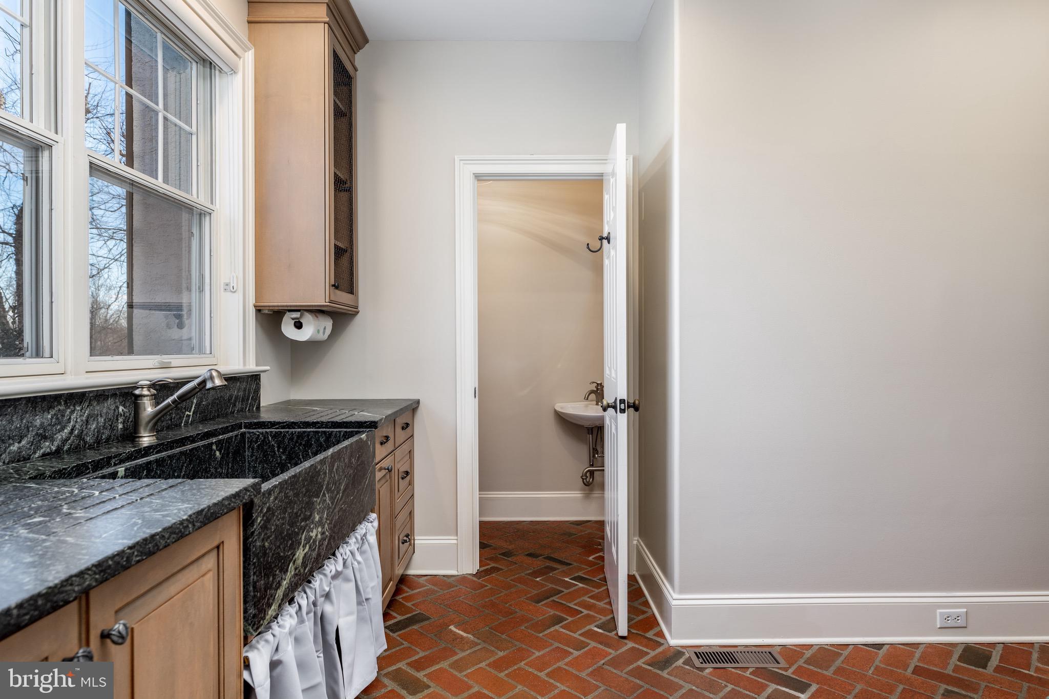 WHITE HORSE - Residential