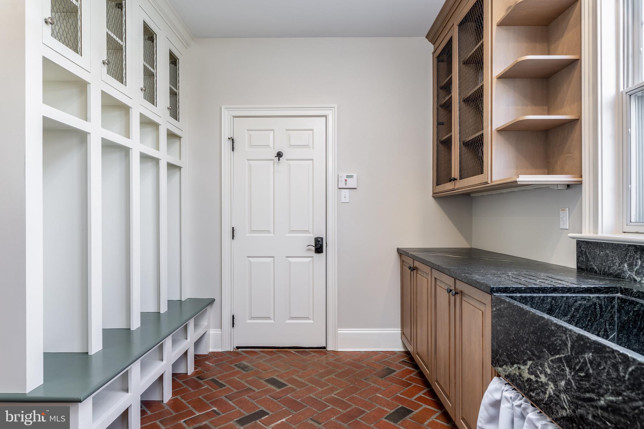 WHITE HORSE - Residential