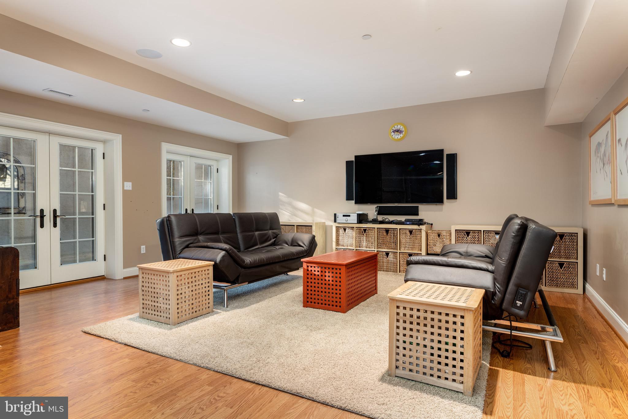 WHITE HORSE - Residential