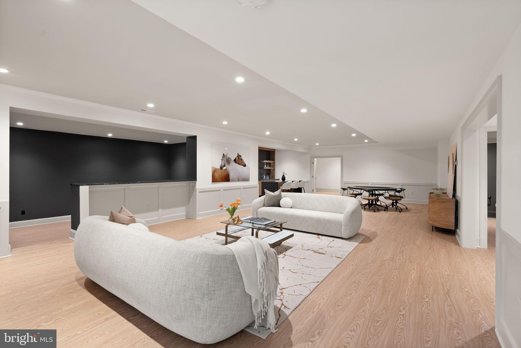 CLEARVIEW MANOR - Residential