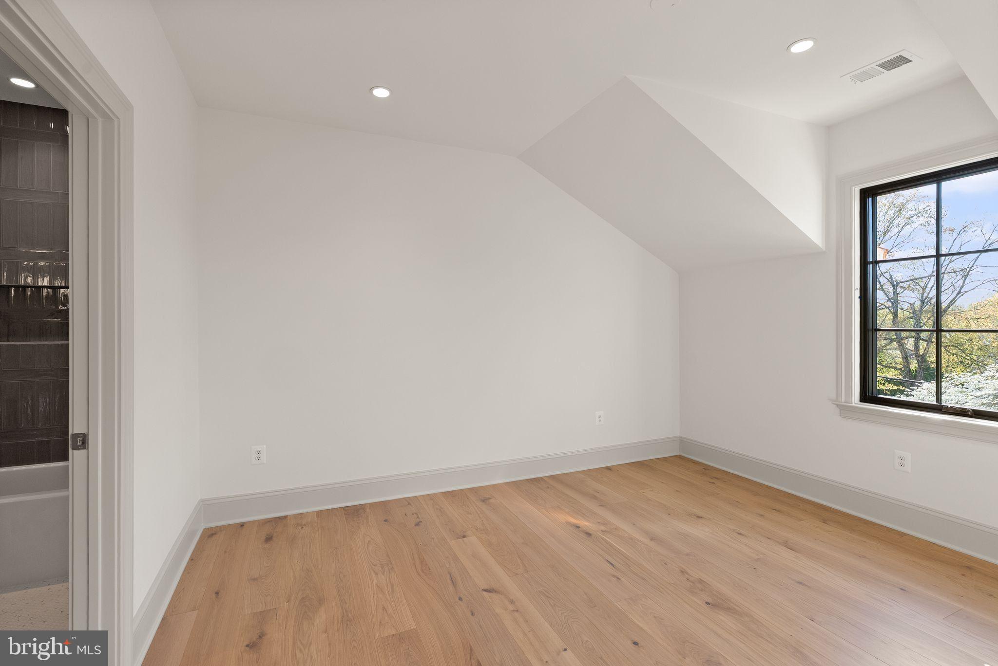 CLEARVIEW MANOR - Residential