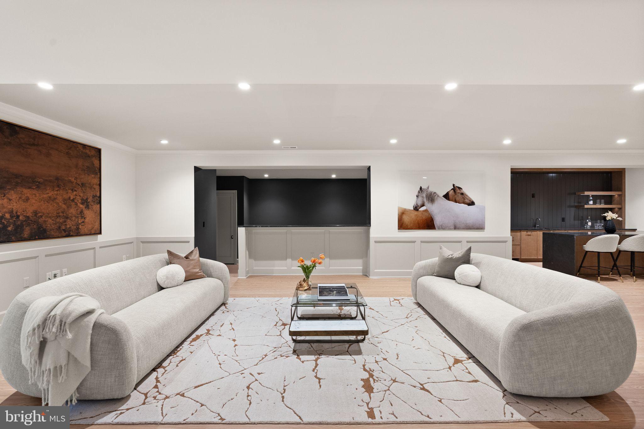 CLEARVIEW MANOR - Residential