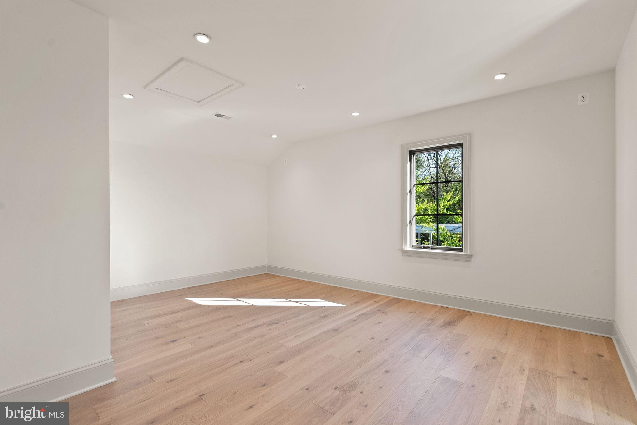 CLEARVIEW MANOR - Residential