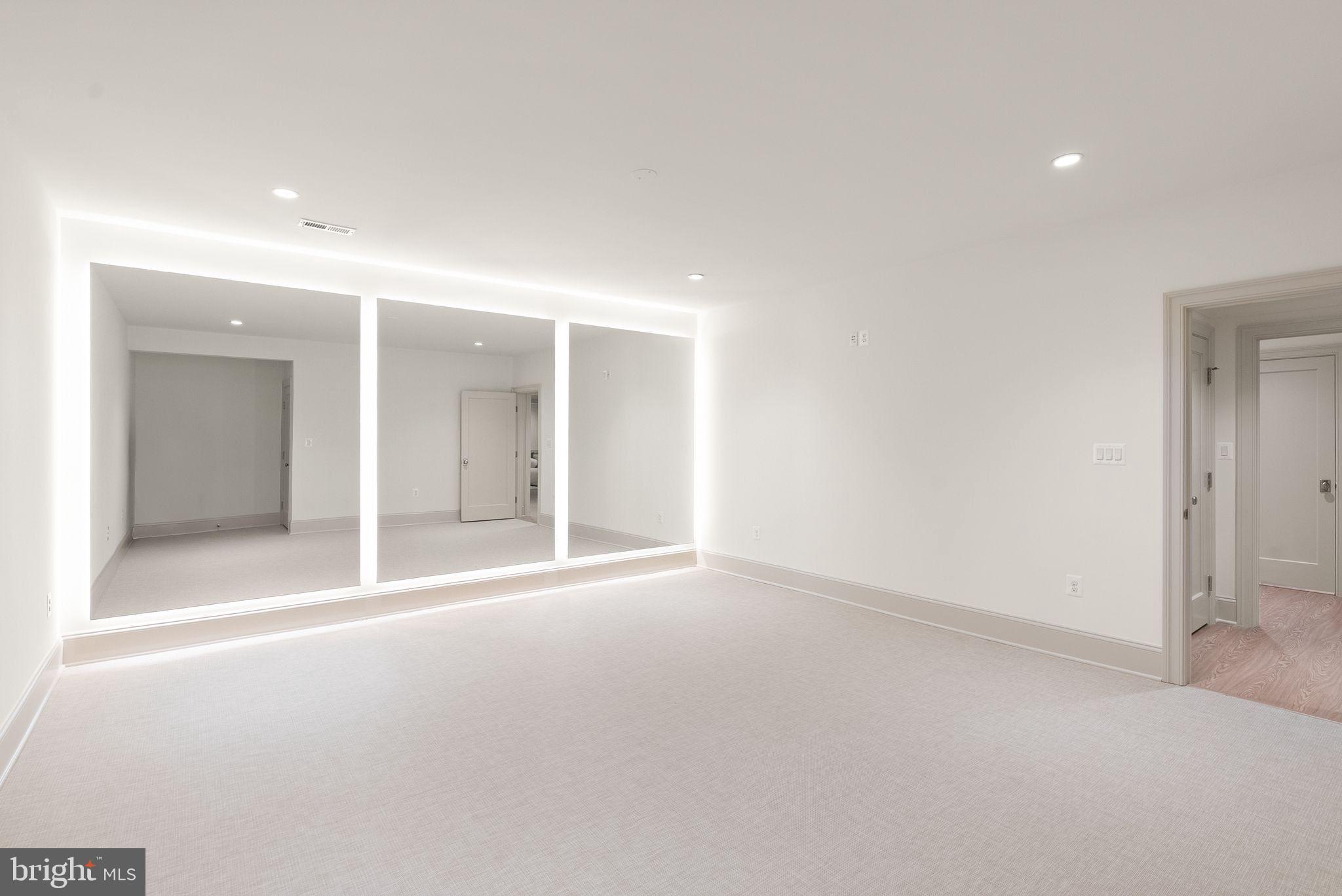 CLEARVIEW MANOR - Residential