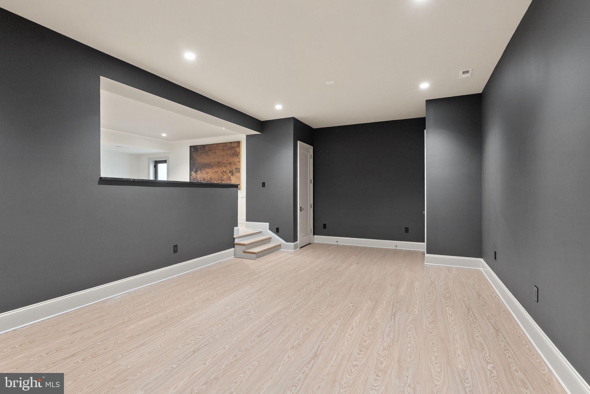 CLEARVIEW MANOR - Residential