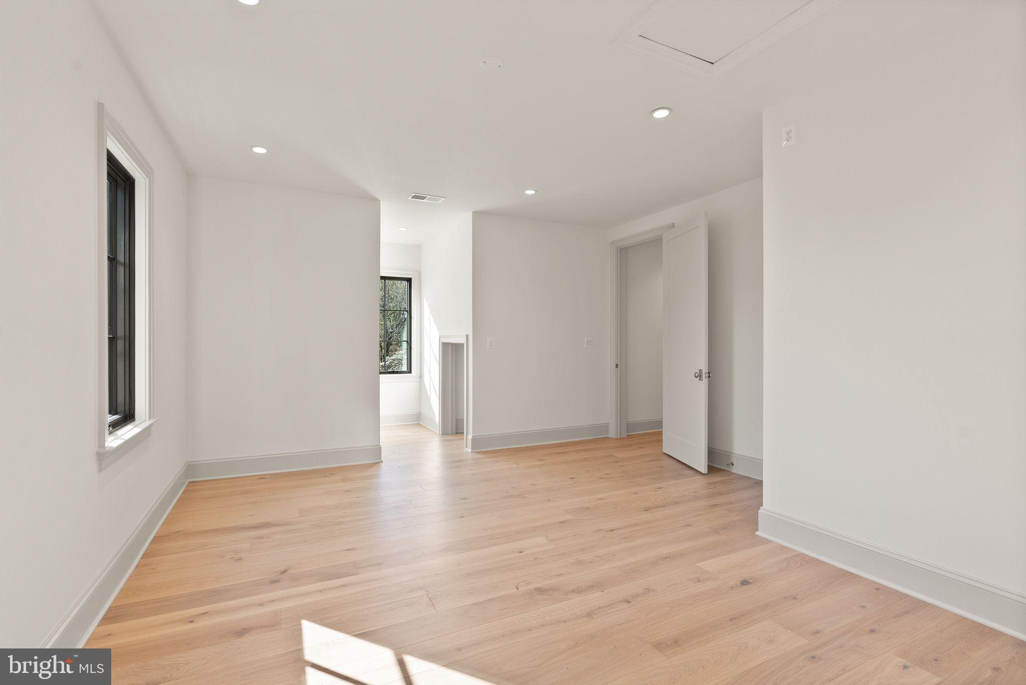 CLEARVIEW MANOR - Residential