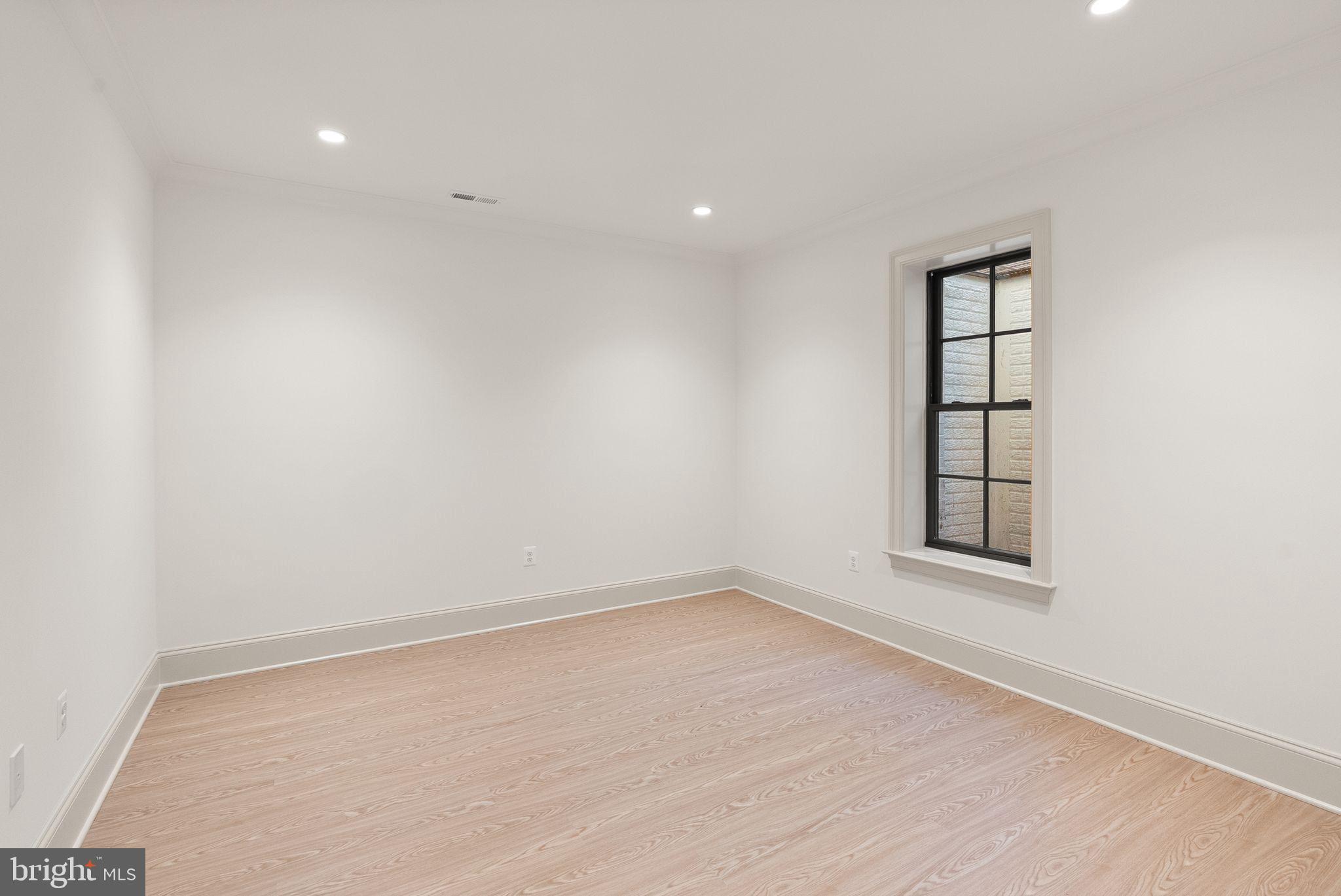 CLEARVIEW MANOR - Residential