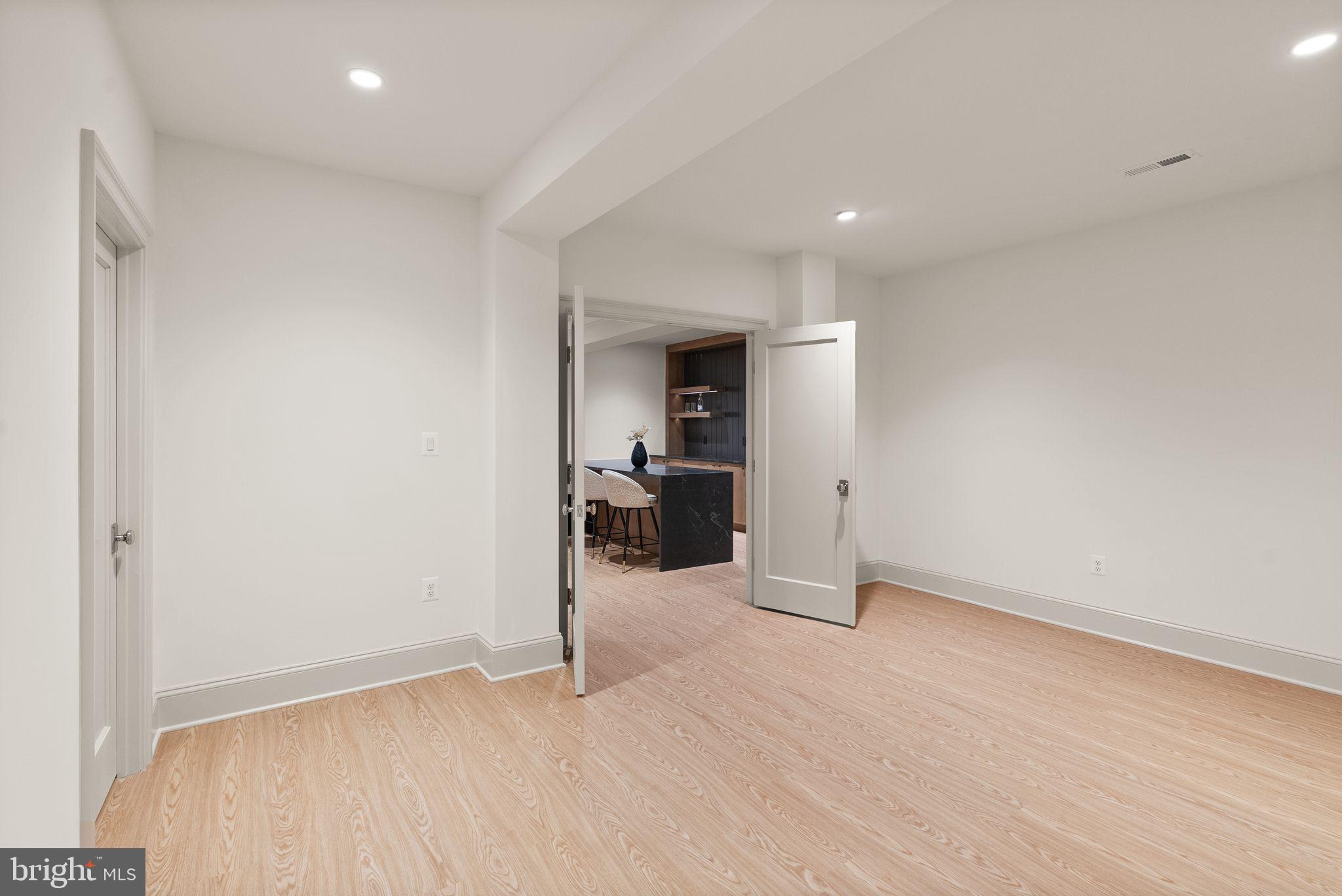 CLEARVIEW MANOR - Residential