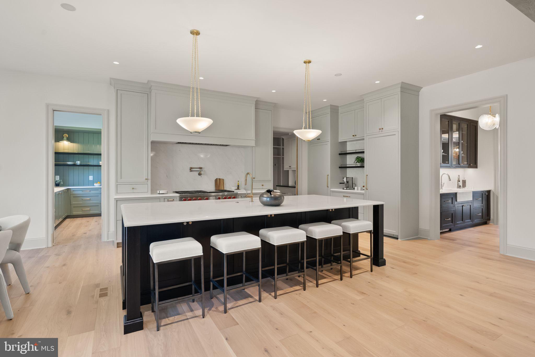 CLEARVIEW MANOR - Residential